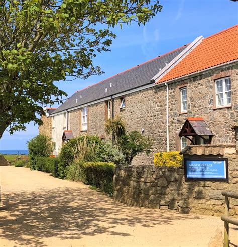 holiday cottages on herm.